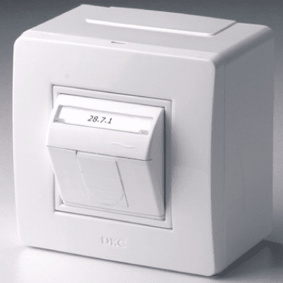 DKC  Белый  Коробка в сборе с 1 розеткой RJ45, кат.5е (телеф. /комплект) 10665