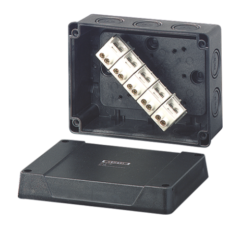 Коробка ответвительная, стойкая к УФ, IP 66, размер 125х167х82, цвет черный, материал поликарбонат, преднамеченные выбиваемые отверстия на 10 вводов  M 20/25/32,  5-полюсный клеммник 4-10/16 мм2, кабельные ввода ASS заказываются отдельно. KF 5105 -