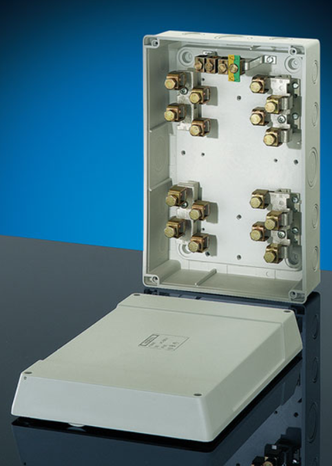 Коробка ответвительная стойкая к УФ, IP 66, KF 9505 -размер 310х210х116, цвет серый, материал поликарбонат, преднамеченные выбиваемые отверстия на 16 вводов М 20/25/32/40/50, 5-полюсный клеммник 16-50 мм2, кабельные ввода ASM заказываются отдельно.