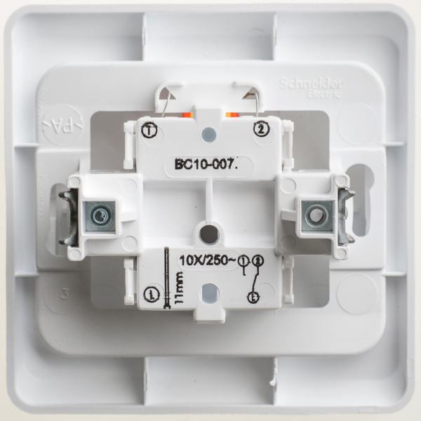 Schneider Electric Этюд  Белый  Переключатель 1-клавишныйавишный скрытая установка с индикатором подсветка внутри BC10-007b